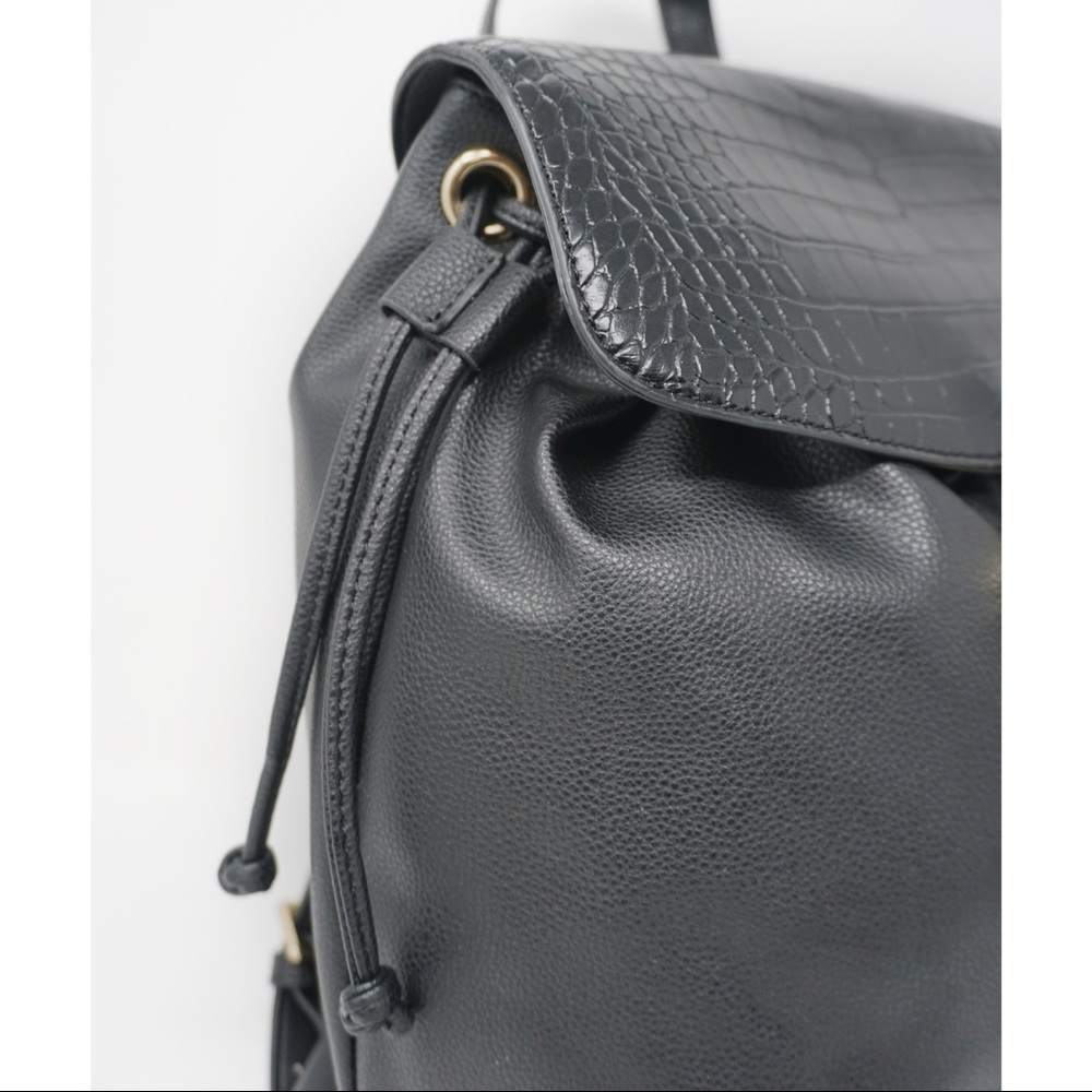 Backpack - Picture 2 of 3